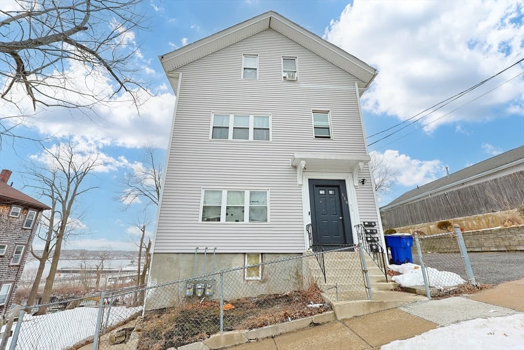 118 Maple St, Fall River MA 02720