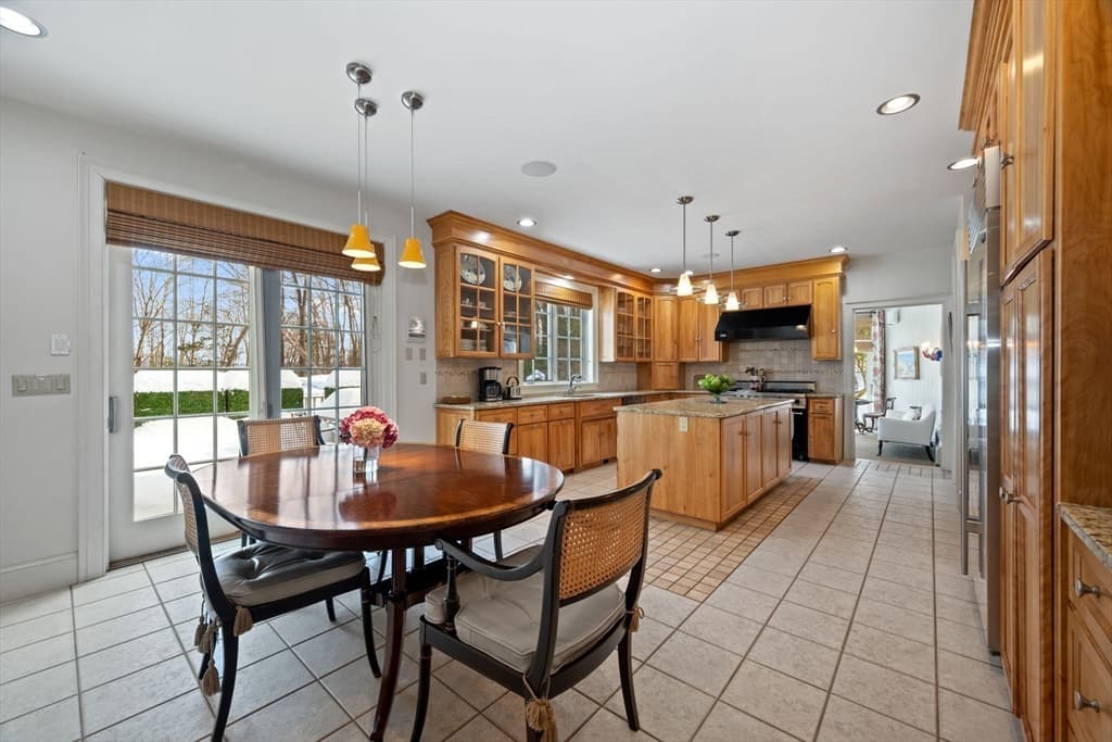 Single Family Residence at 6 Eveningstar Drive, Amherst MA 01002, Amherst, photo 9 of 42