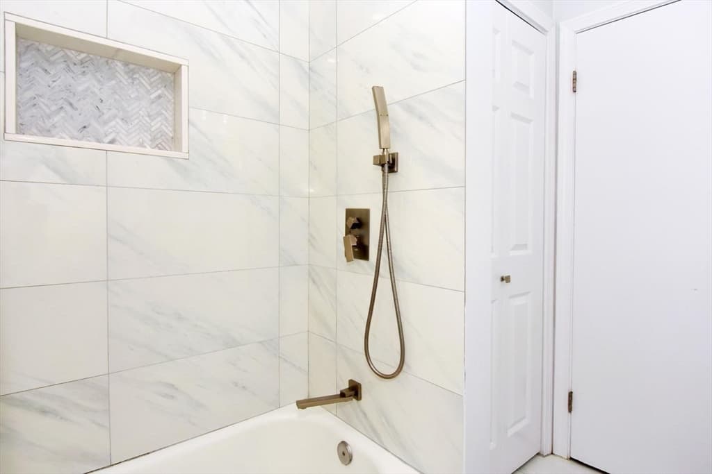 Single Family Residence at 7 Erhardt Ter, Methuen MA 01844, Methuen, photo 10 of 24