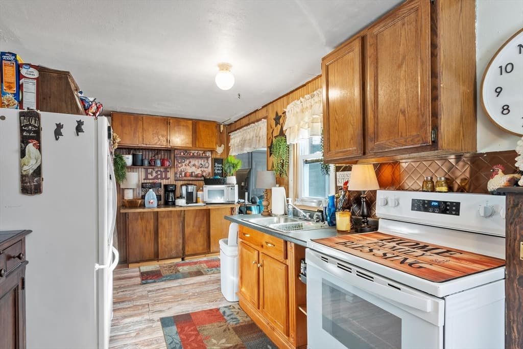 Single Family Residence at 6 Henry Rd, Wales MA 01081, photo 10 of 18