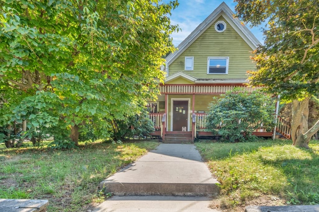 56 Park St, Hudson MA 01749