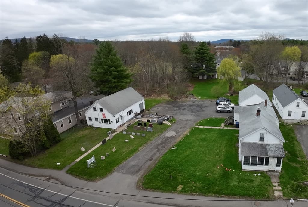 699-707 Main St, Amherst MA 01002