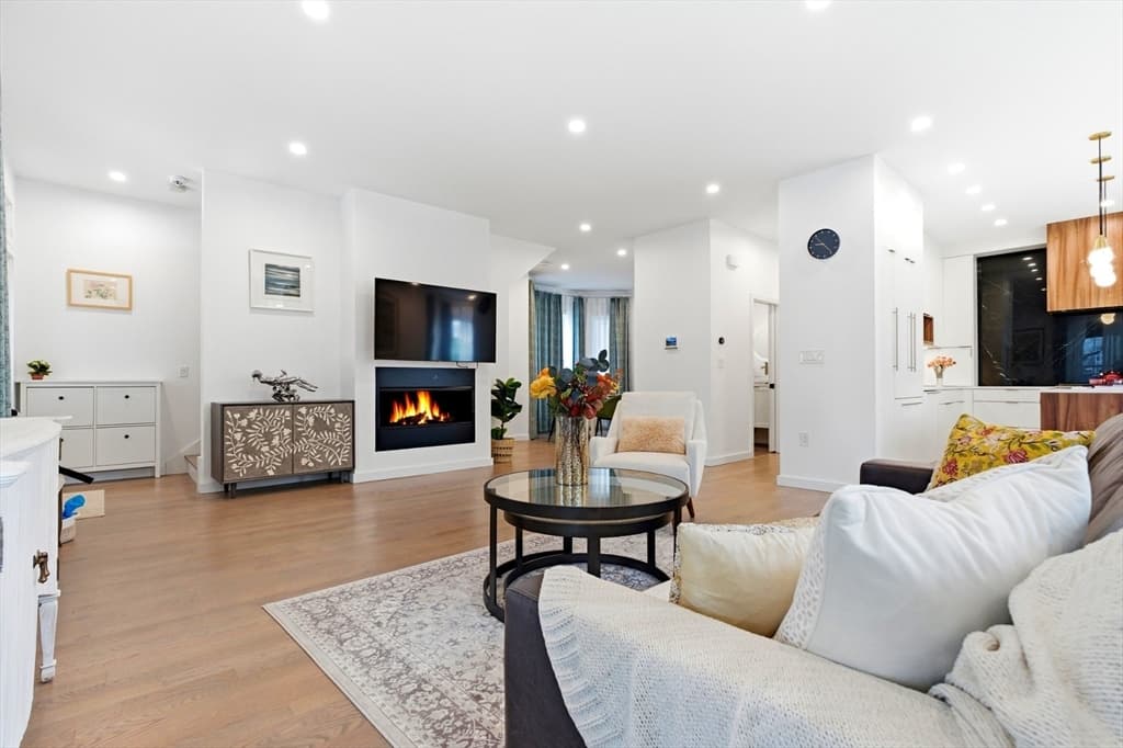 Condominium at 70 Walker St # 1, Newton MA 02460, Newton, photo 7 of 41
