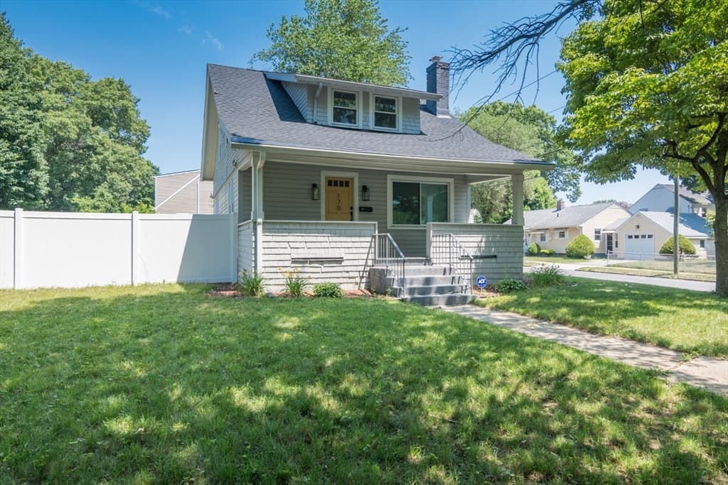170 Plumtree Rd, Springfield MA 01118
