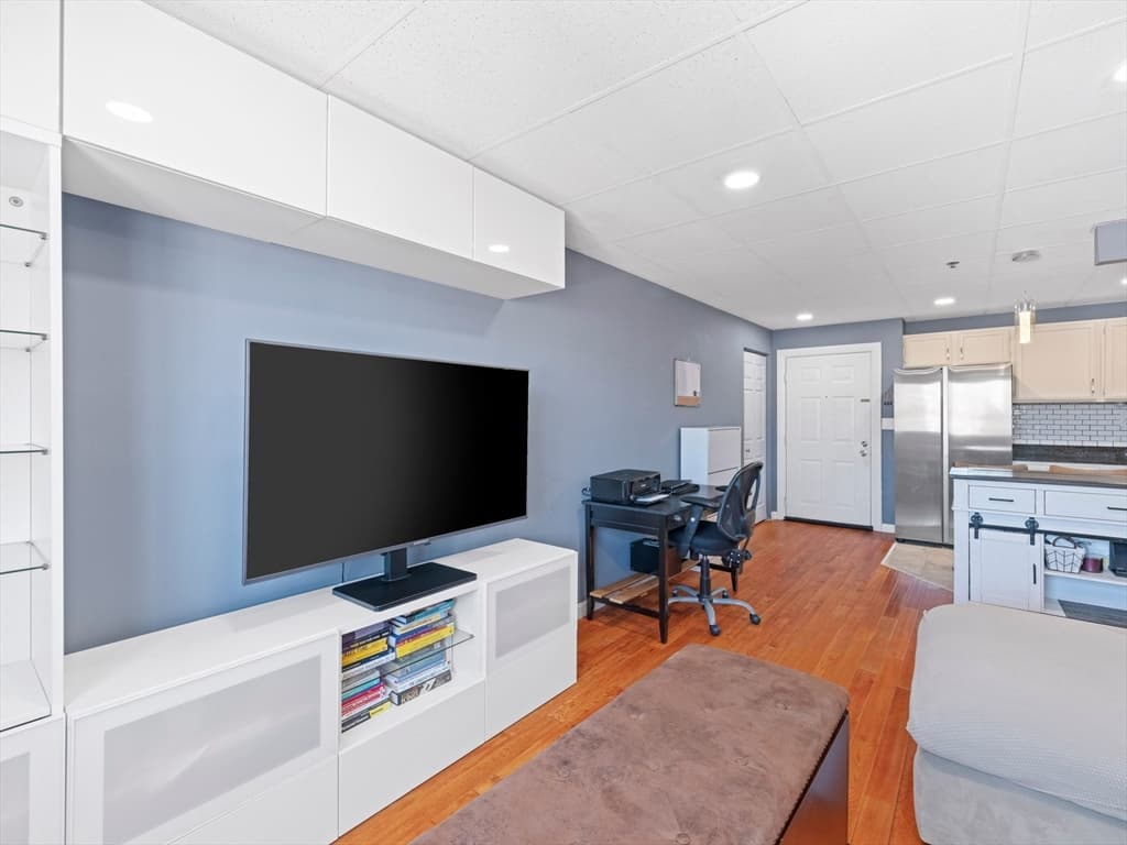Condominium at 64 Foster St # 403, Peabody MA 01960, Peabody, photo 12 of 27
