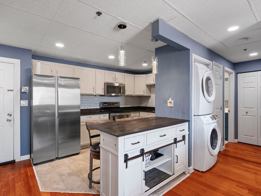 Condominium at 64 Foster St # 403, Peabody MA 01960, Peabody, photo 20 of 27