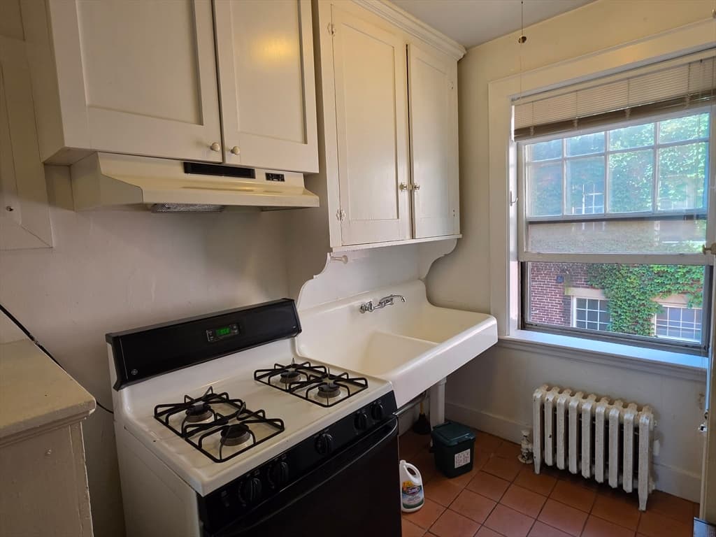 Condominium at 22 Concord Avenue # 11, Cambridge MA 02138, Cambridge, photo 8 of 19