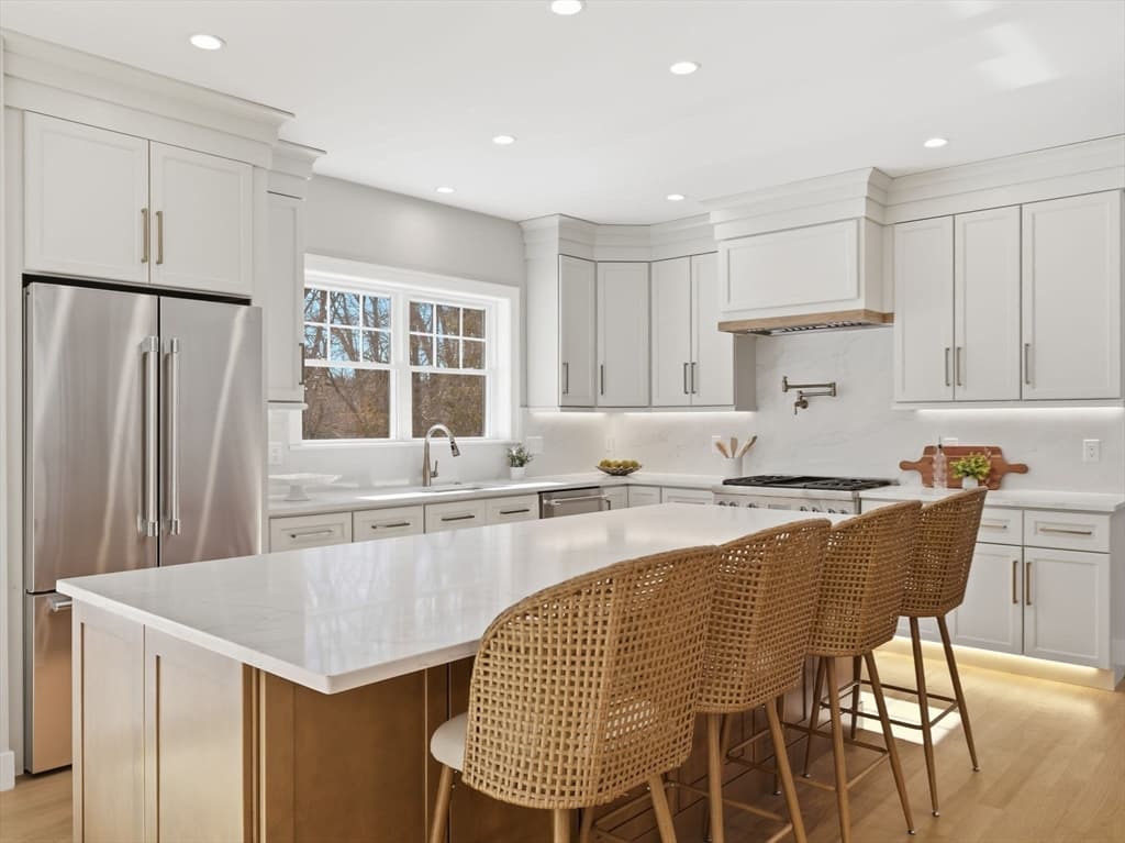 Single Family Residence at 1 Delisio Dr, Andover MA 01810, photo 5 of 41