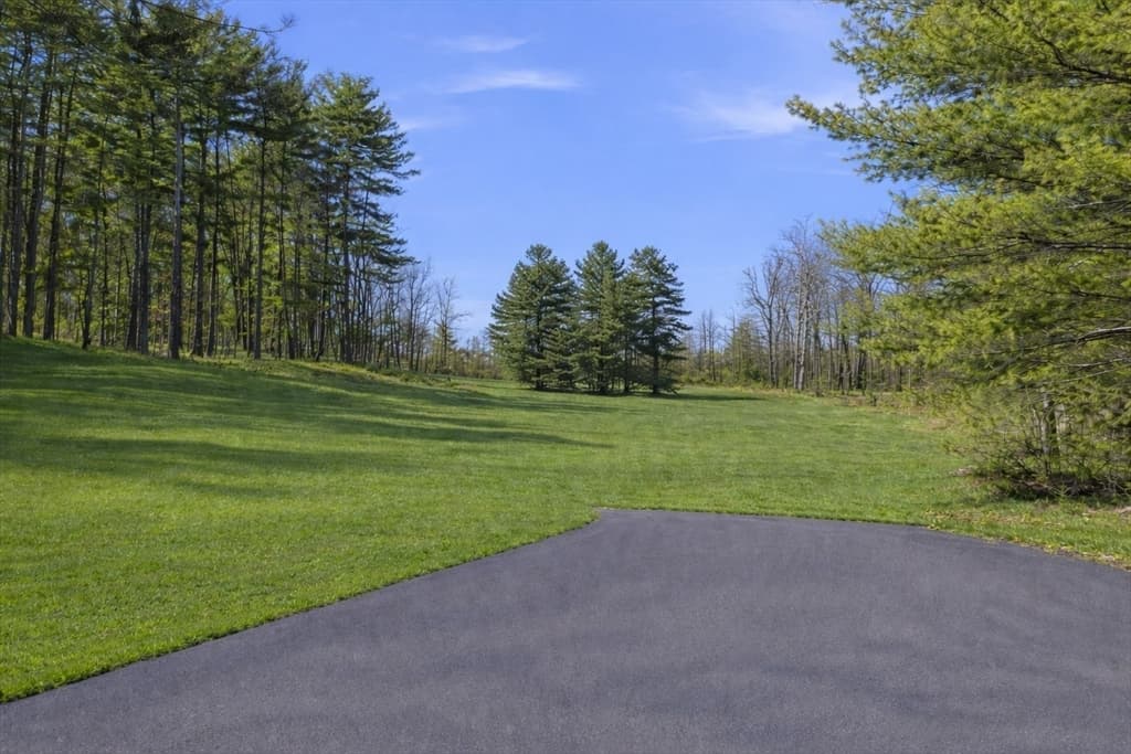 Single Family Residence at 1 Delisio Dr, Andover MA 01810, photo 4 of 41