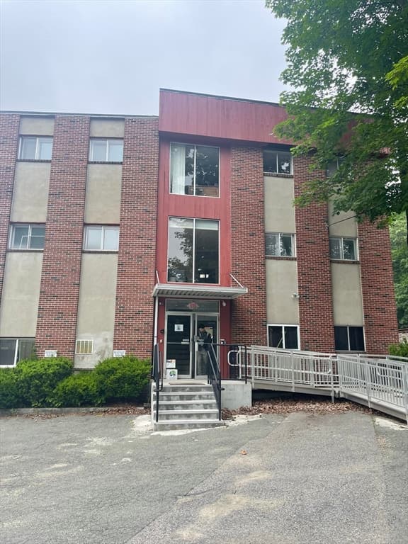 132 Charles St (Aub), Newton MA 02466