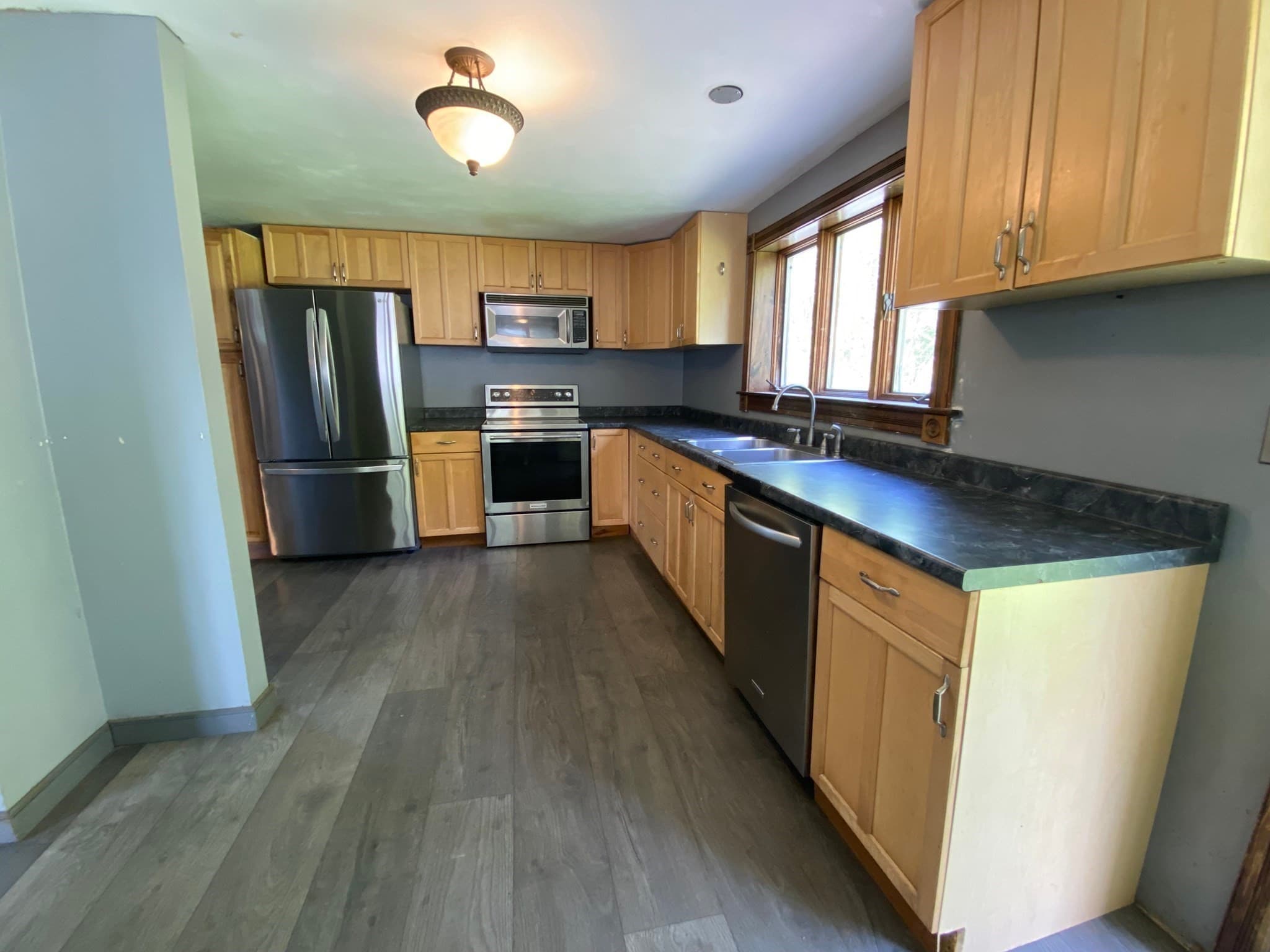 Single Family Residence at 427-429 Deerfield St, Greenfield MA 01301, Greenfield, photo 12 of 21