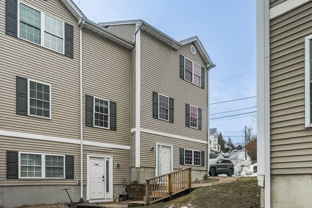 318 Crescent St # A, Fall River MA 02720 photo 3