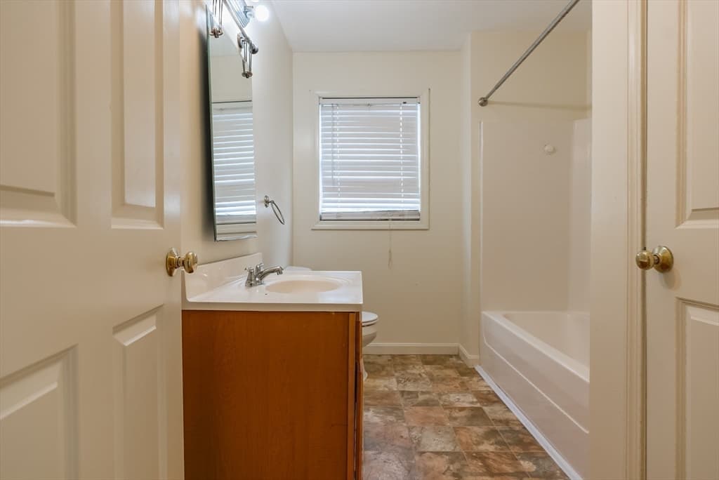 318 Crescent St # A, Fall River MA 02720 photo 15