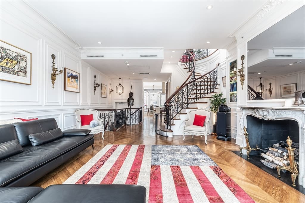 230 Commonwealth Ave, Boston MA 02116