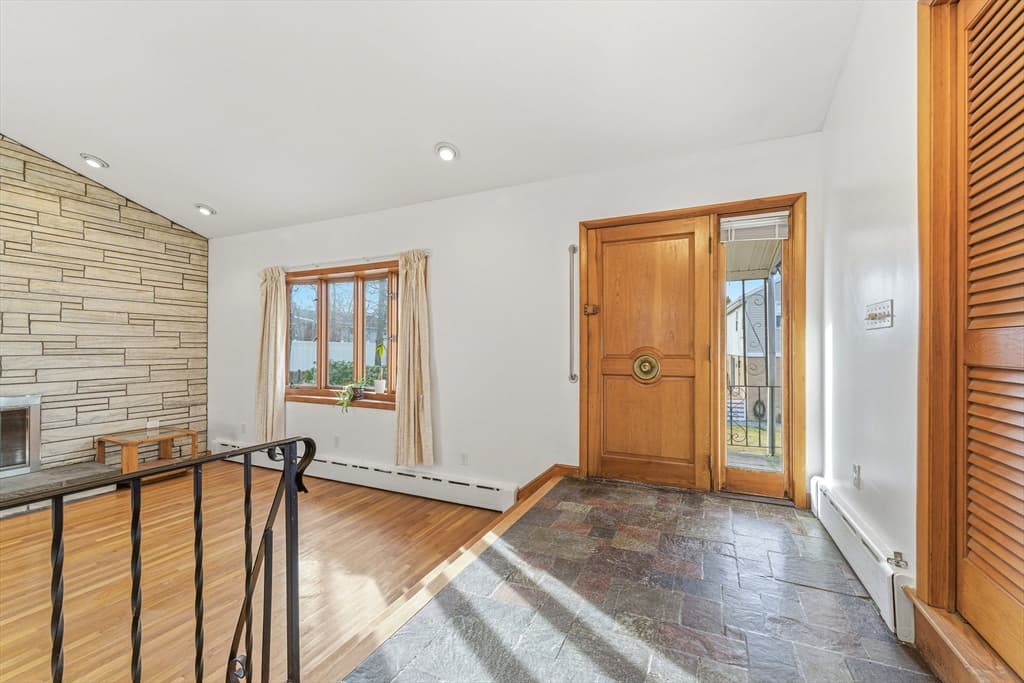 Single Family Residence at 7 Carol St, Stoneham MA 02180, Stoneham, photo 5 of 28