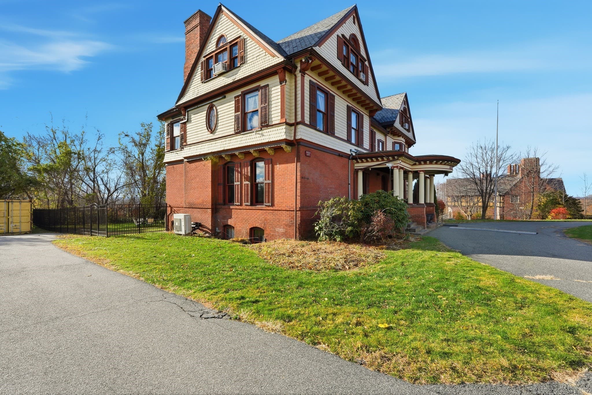 Single Family Residence at 270 Maple St, Springfield MA 01105, Springfield, photo 38 of 42