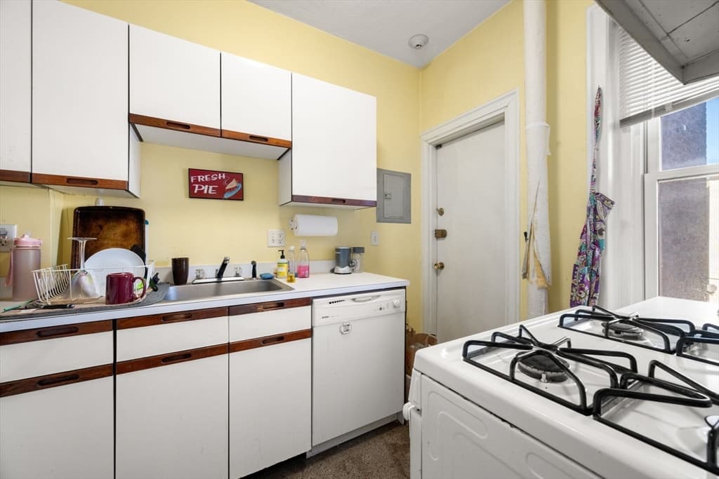 Condominium at 1263 Commonwealth Ave # 4, Boston MA 02134, photo 4 of 17