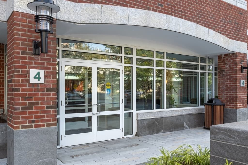 Condominium at 4 Canal Park # 609, Cambridge MA 02141, Cambridge, photo 2 of 26