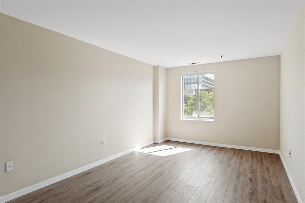 Condominium at 4 Canal Park # 609, Cambridge MA 02141, Cambridge, photo 12 of 26
