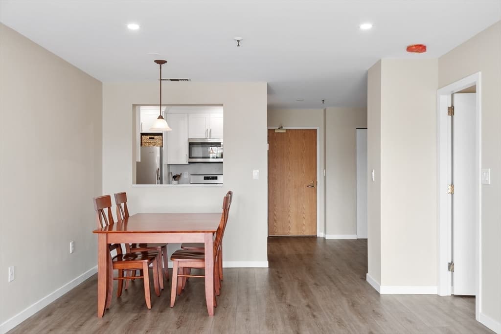 Condominium at 4 Canal Park # 609, Cambridge MA 02141, Cambridge, photo 7 of 26
