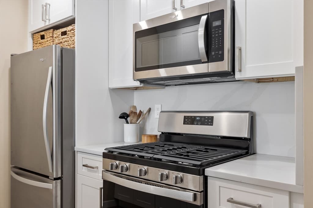 Condominium at 4 Canal Park # 609, Cambridge MA 02141, Cambridge, photo 10 of 26