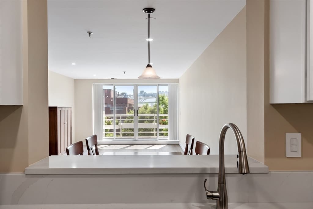 Condominium at 4 Canal Park # 609, Cambridge MA 02141, Cambridge, photo 8 of 26