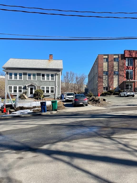 126 Charles St (Aub), Newton MA 02466