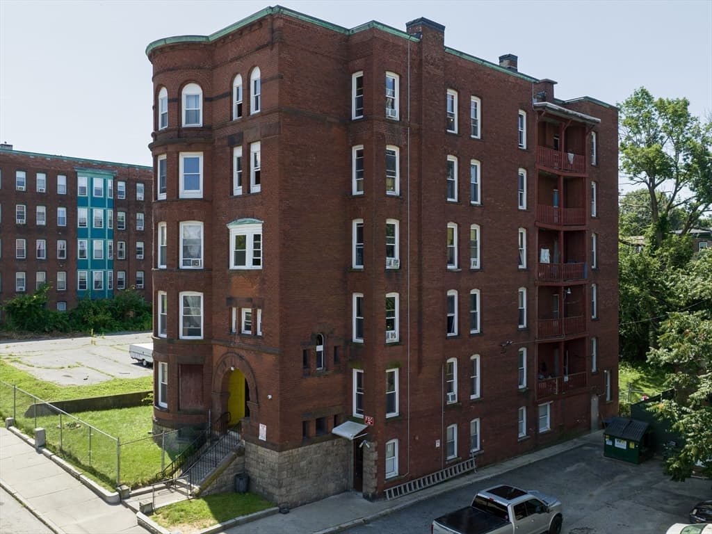 12 Oread St, Worcester MA 01608