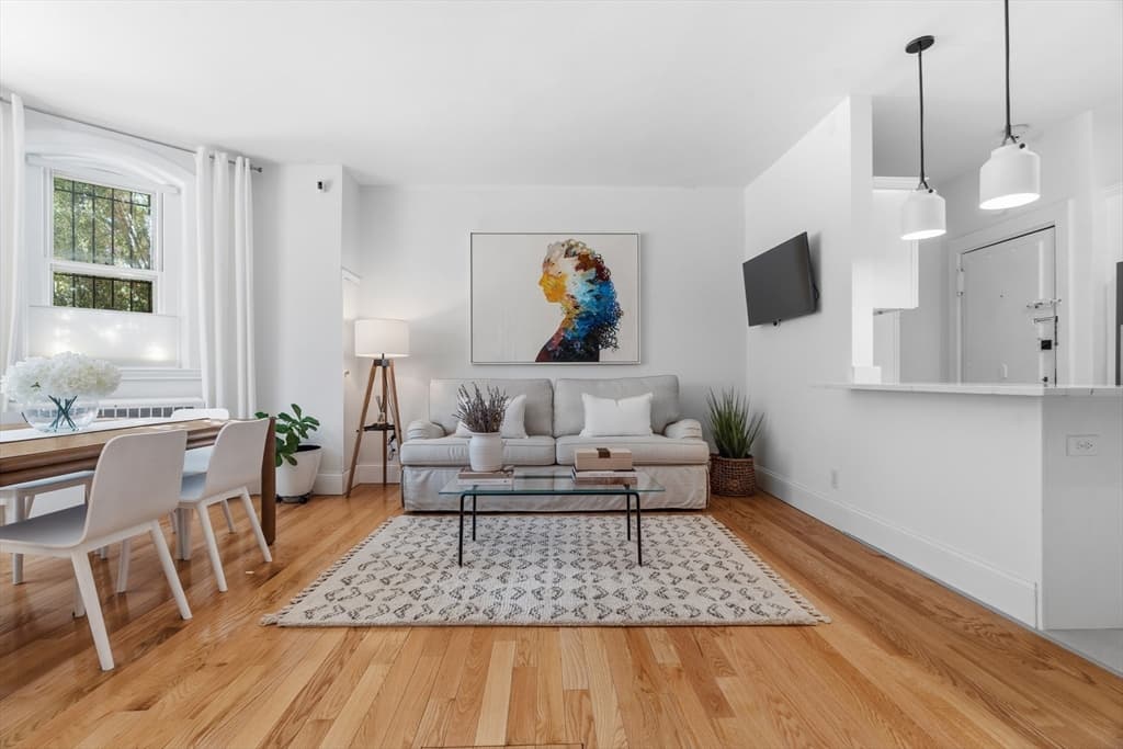 Condominium at 286 Beacon St # 1, Boston MA 02116, photo 6 of 30