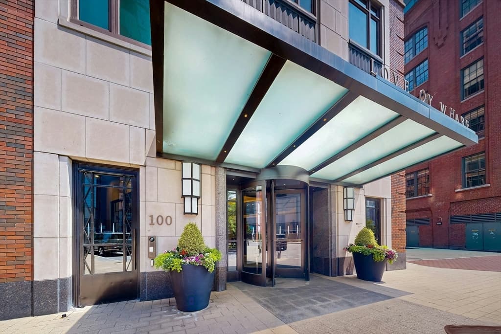 Condominium at 100 Lovejoy Wharf # 5Q, Boston MA 02114, photo 2 of 15
