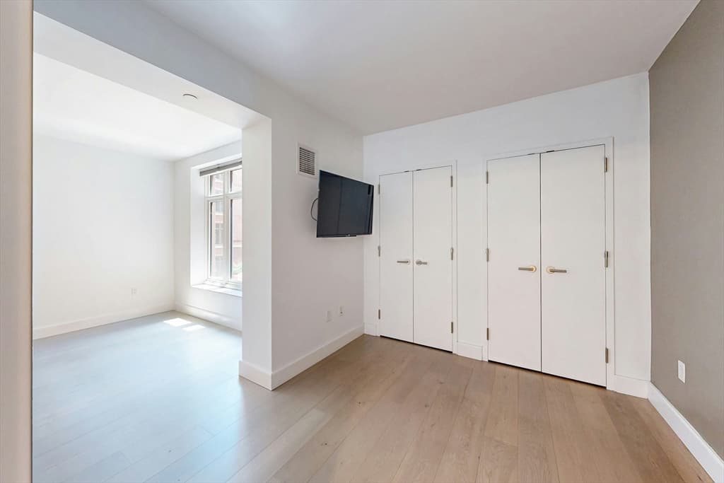 Condominium at 100 Lovejoy Wharf # 5Q, Boston MA 02114, photo 3 of 15