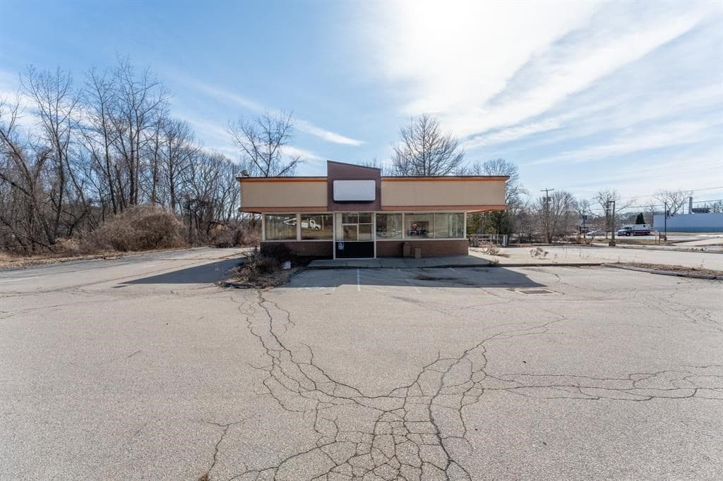 641 Route 32, Montville CT 06382