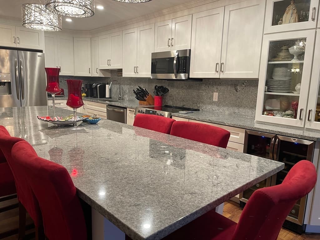 Condominium at 100 Ledgewood Dr # 410, Stoneham MA 02180, Stoneham, photo 4 of 28