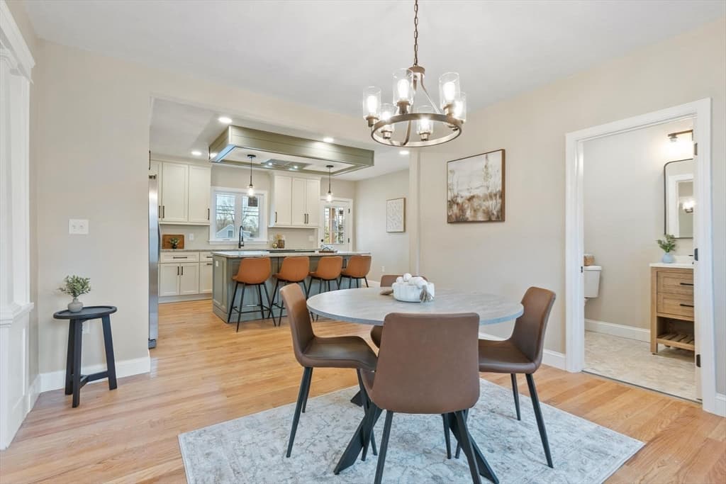 Single Family Residence at 328 Oxford St N, Auburn MA 01501, photo 12 of 28