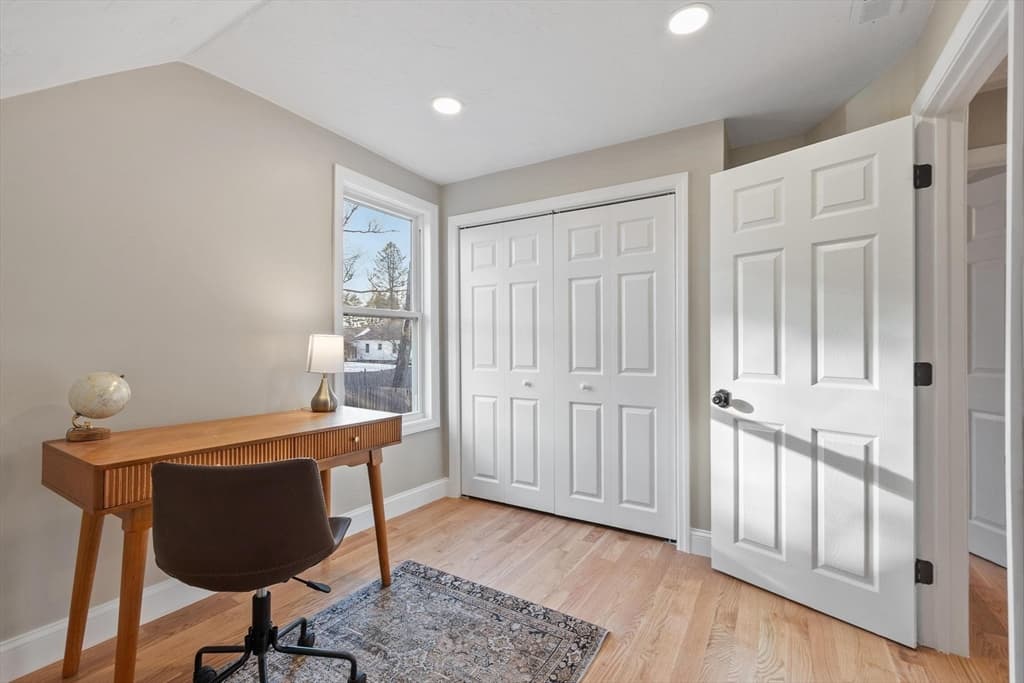Single Family Residence at 328 Oxford St N, Auburn MA 01501, photo 22 of 28
