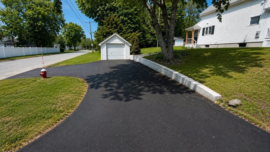 Single Family Residence at 328 Oxford St N, Auburn MA 01501, photo 3 of 28