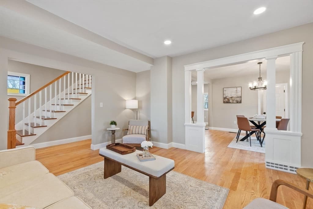 Single Family Residence at 328 Oxford St N, Auburn MA 01501, photo 9 of 28