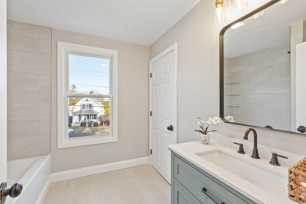 Single Family Residence at 328 Oxford St N, Auburn MA 01501, photo 25 of 28