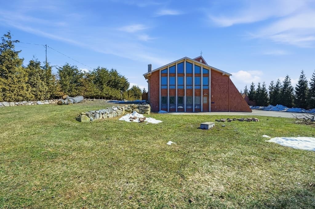 Single Family Residence at 612 Drift Rd, Westport MA 02790, photo 2 of 26