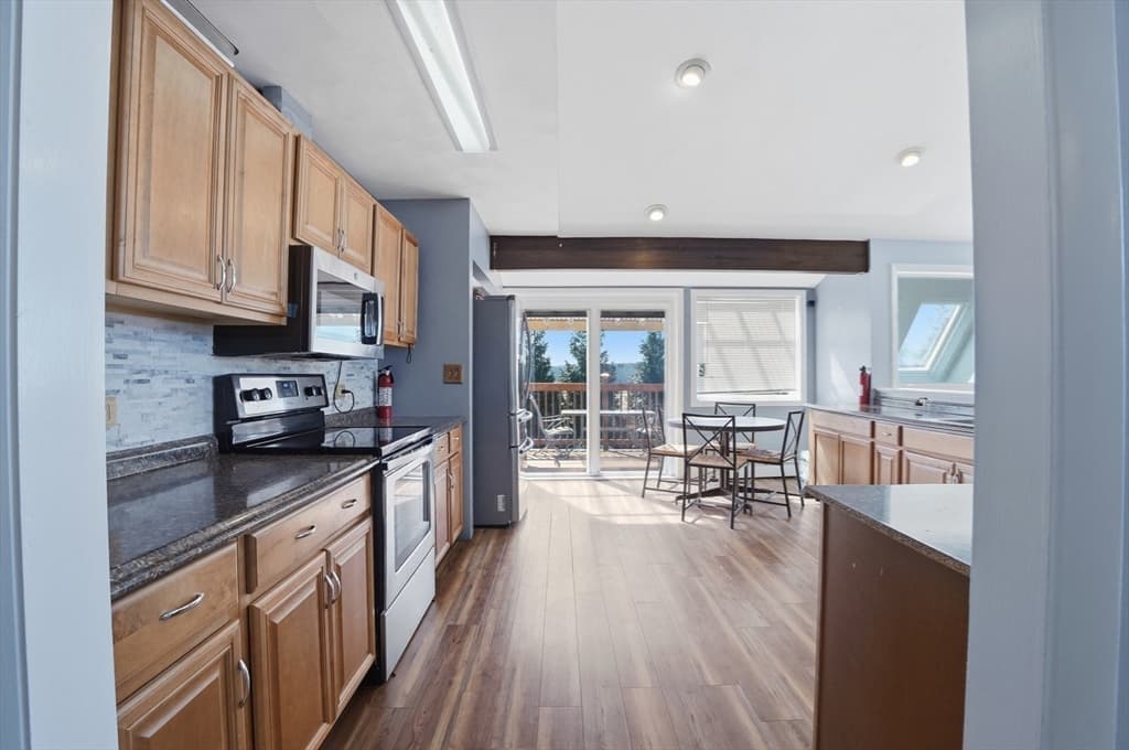 Single Family Residence at 612 Drift Rd, Westport MA 02790, photo 7 of 26