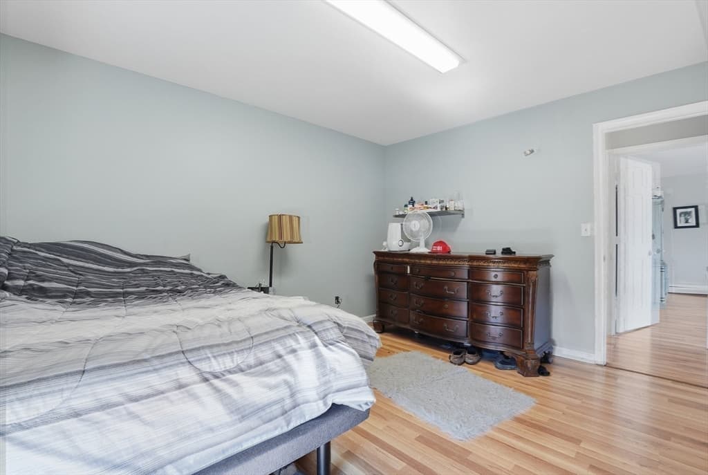 Single Family Residence at 612 Drift Rd, Westport MA 02790, photo 10 of 26