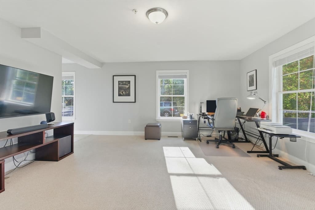 Condominium at 66 Compass Pt # 66, North Andover MA 01845, North Andover, photo 10 of 42