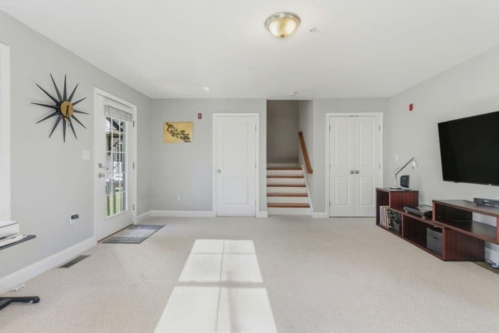 Condominium at 66 Compass Pt # 66, North Andover MA 01845, North Andover, photo 11 of 42