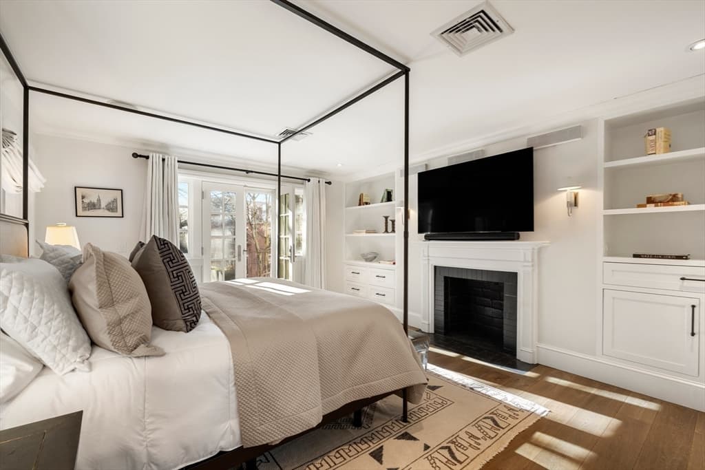 Single Family Residence at 6 West Hill Place, Boston MA 02114, photo 13 of 27