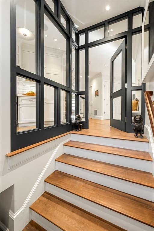 Single Family Residence at 6 West Hill Place, Boston MA 02114, photo 7 of 27