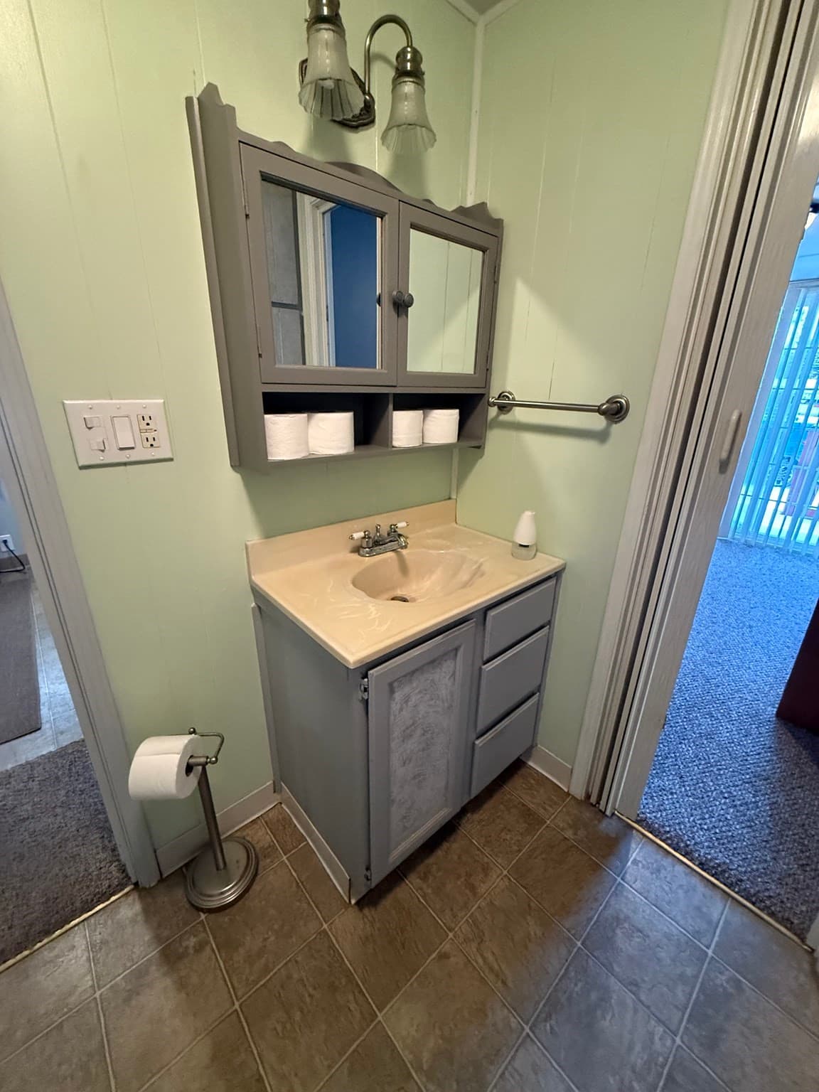 Mobile Home at 4 Center Street, Brimfield MA 01010, photo 12 of 16