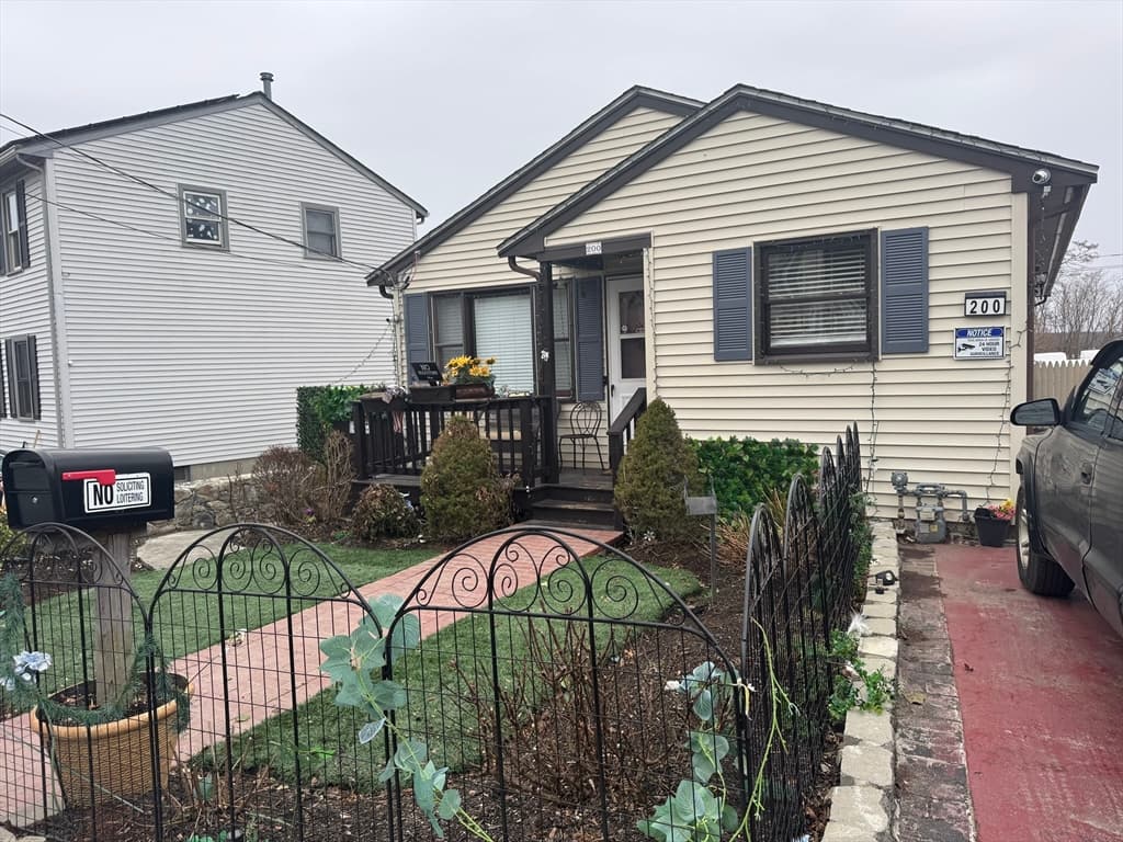 200 Crescent St, Fall River MA 02720