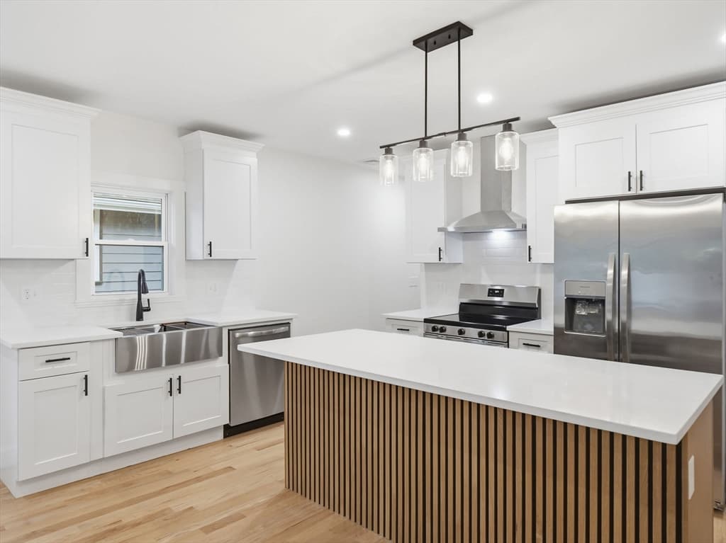 Single Family Residence at 23 Murray Hill Rd, Medford MA 02155, photo 6 of 22