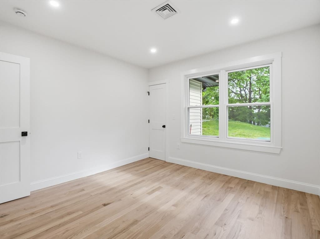 Single Family Residence at 23 Murray Hill Rd, Medford MA 02155, photo 10 of 22
