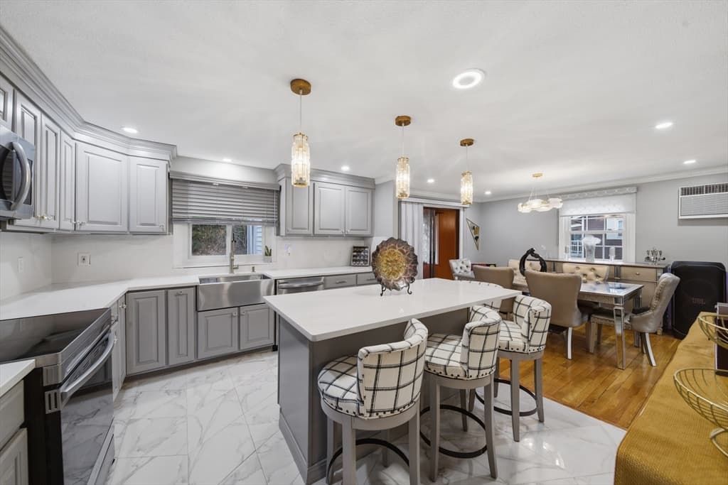 Single Family Residence at 24 Juniper Dr, Saugus MA 01906, photo 5 of 19